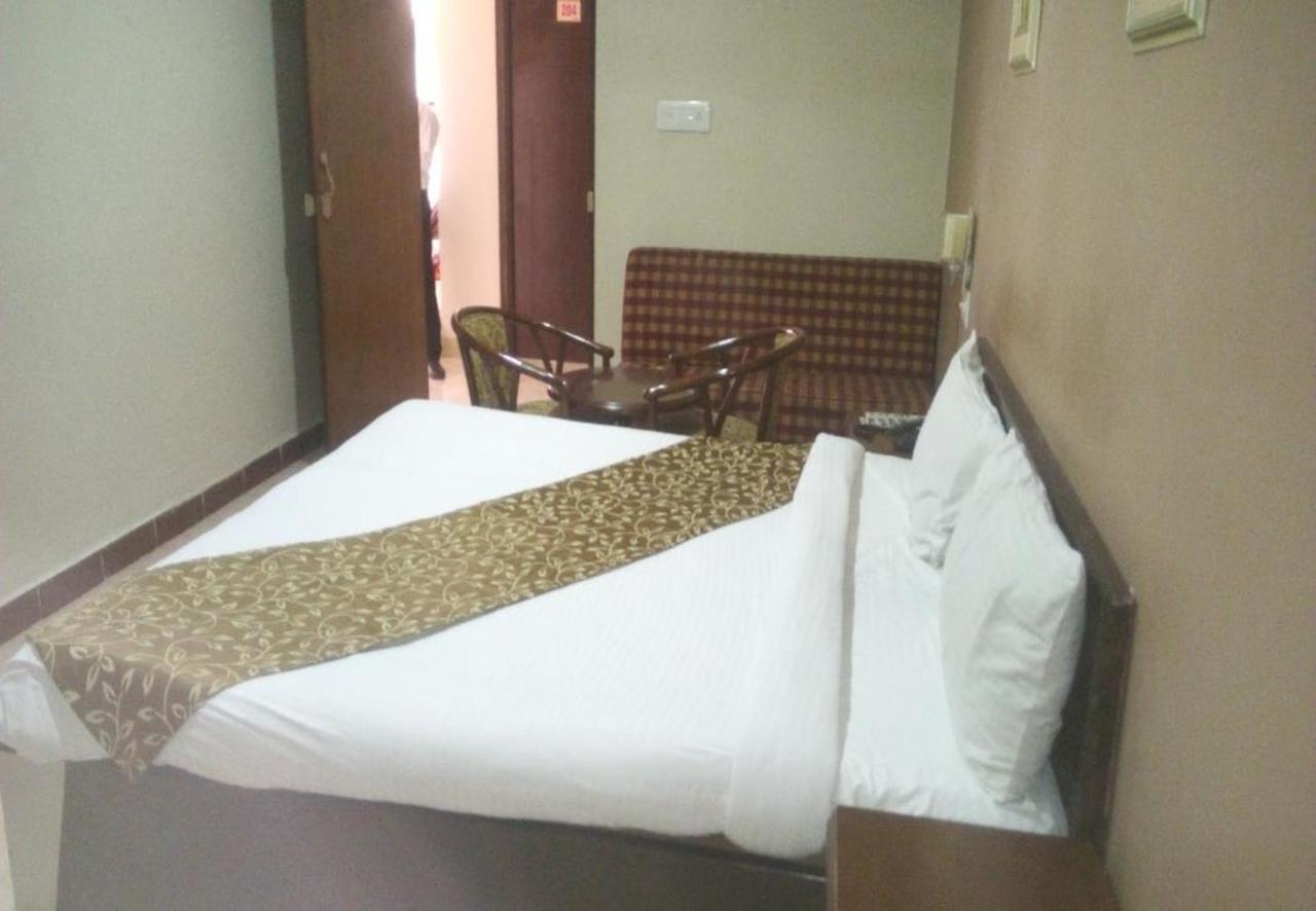 Collection O 5072 Padmini Hotel Hyderabad
