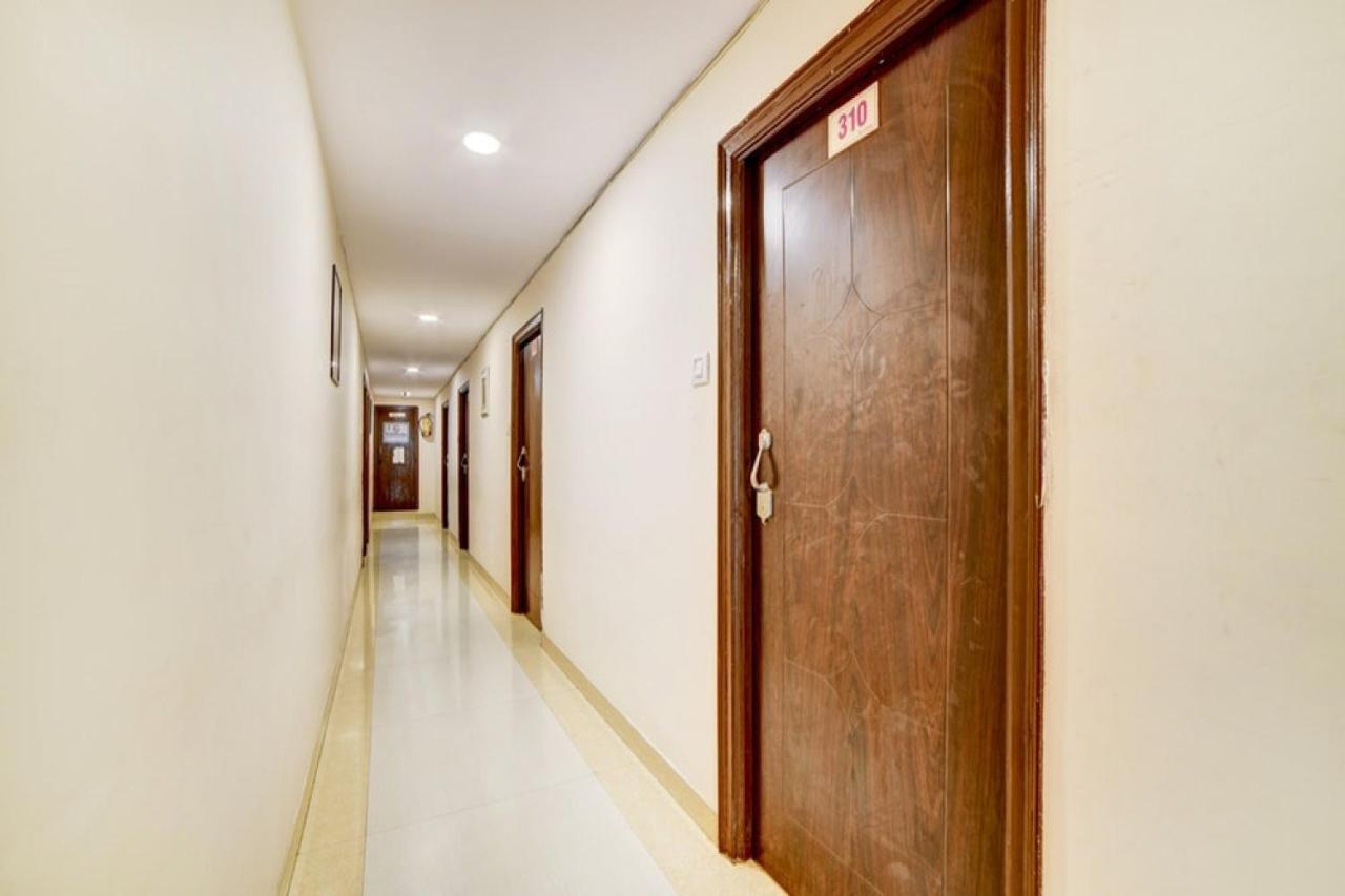 Hotel Collection O 5072 Padmini Hyderabad