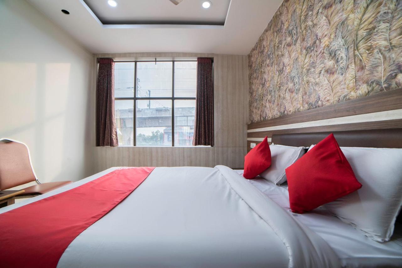 Oyo 66316 Highway Grand Residency Hotel 3*