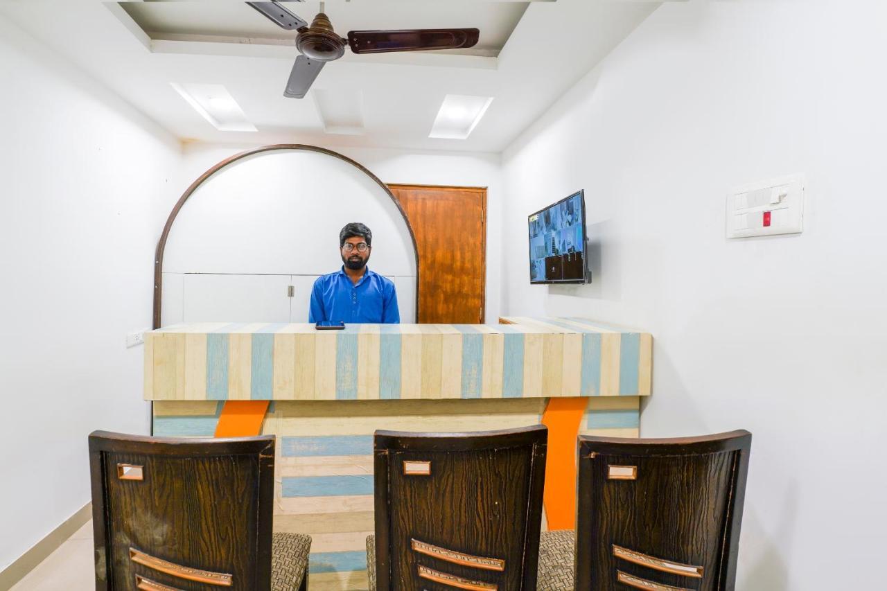 Hotel Super Oyo Sa Thirumala Residency Near Himayantnagar 3*