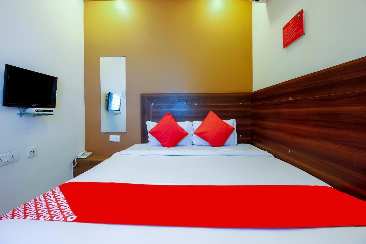 Hotel Oyo Saba Service Near Birla Mandir 3*