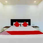 Oyo 83571 Hotel Meredian Grand