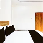 Hotel O Bluemoon