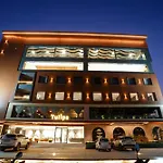 Hotel Tulips Grand