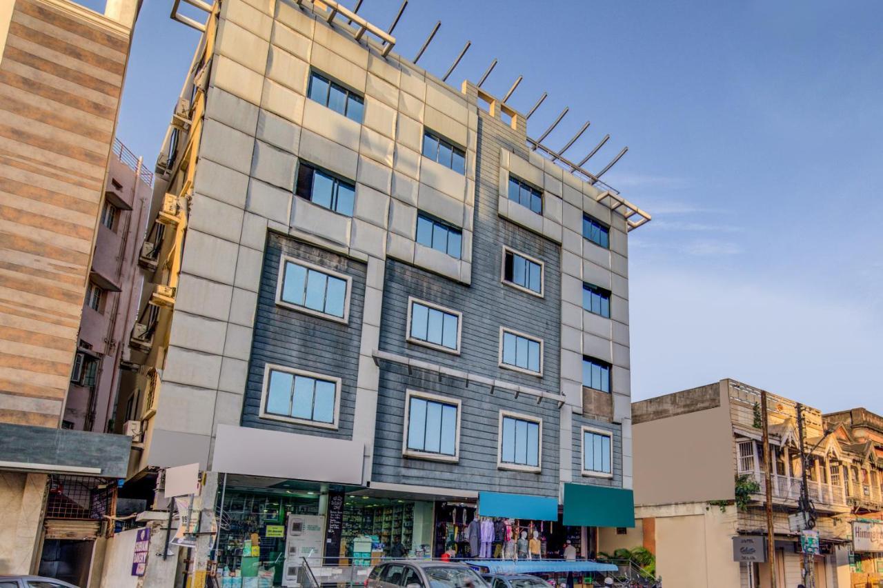 Oyo 18431 Celestee Grand Hotel