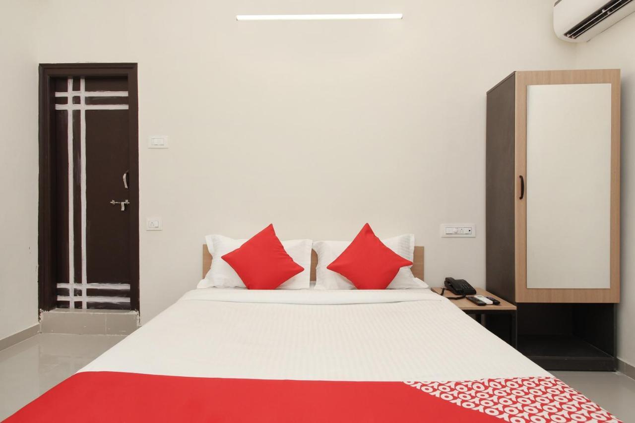 Hotel Oyo Flagship 23620 Vjr Heights Gachibowli 3*