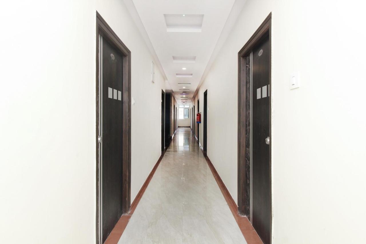 Oyo Flagship 23620 Vjr Heights Gachibowli 3* Hyderabad
