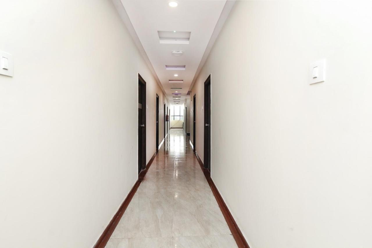Hotel Oyo Flagship 23620 Vjr Heights Gachibowli 3*