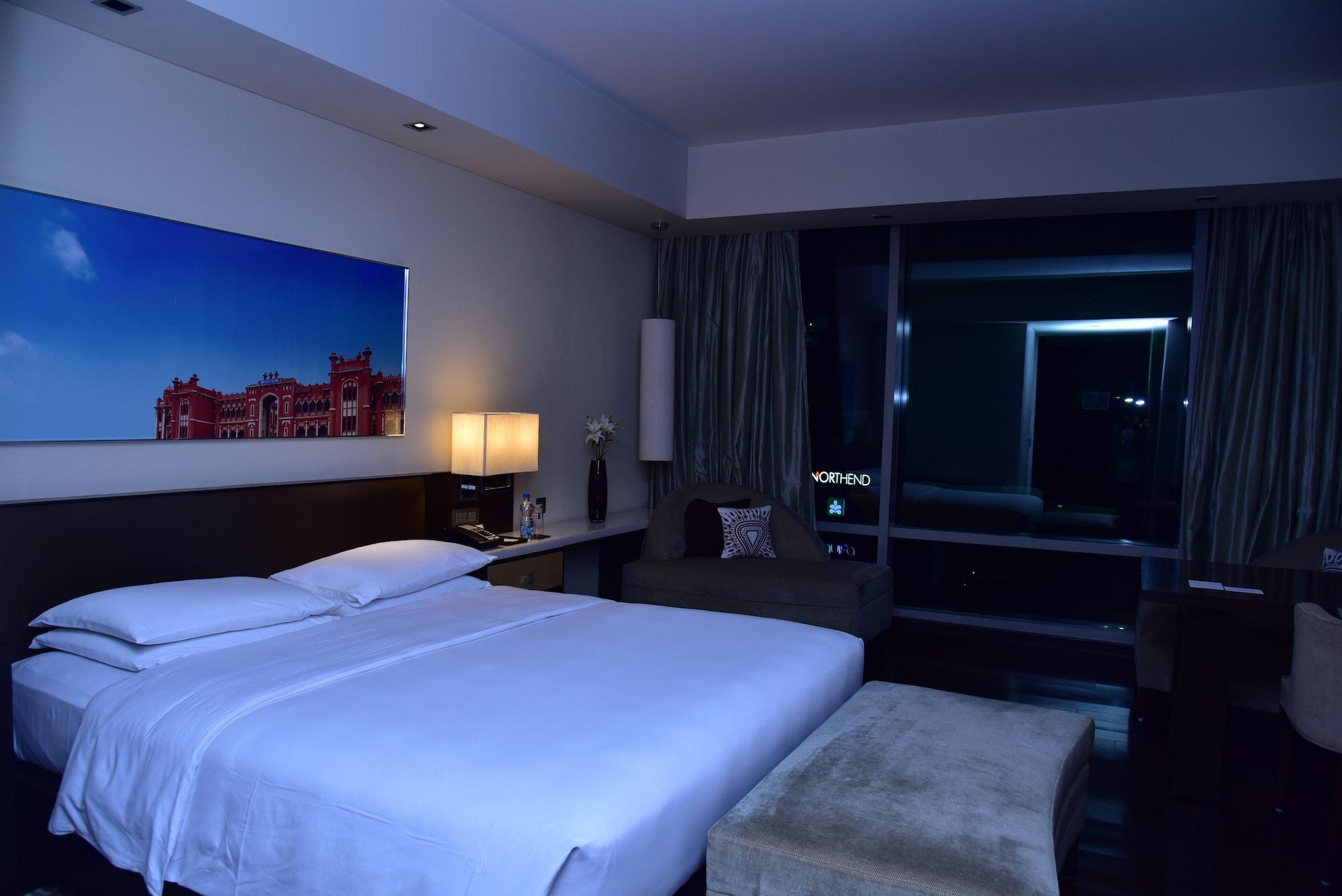 Hotel Park Hyatt And Residences, 5*