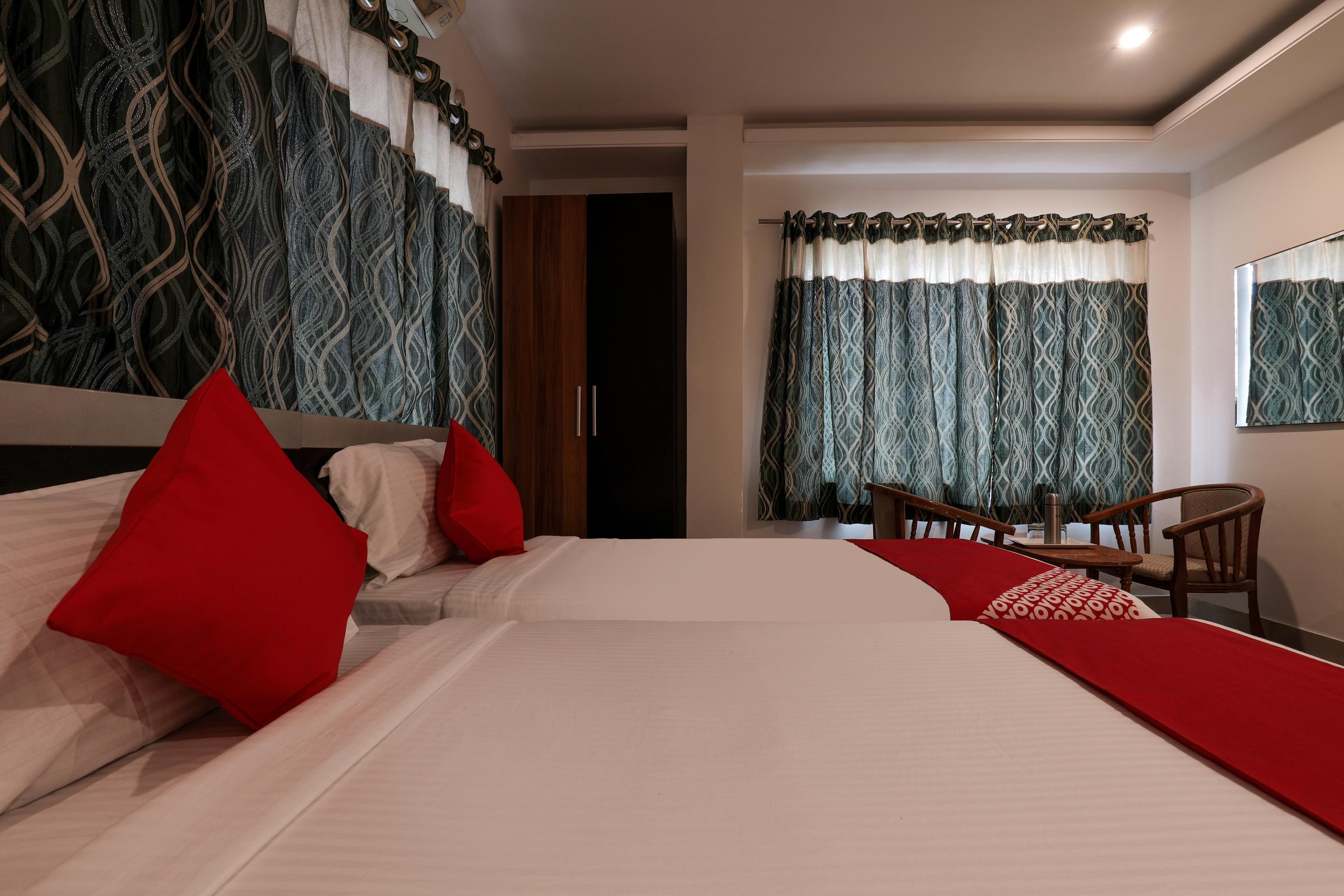 Oyo Flagship 11310 Sri Tulasi Residency Near Birla Mandir 3* Hyderabad