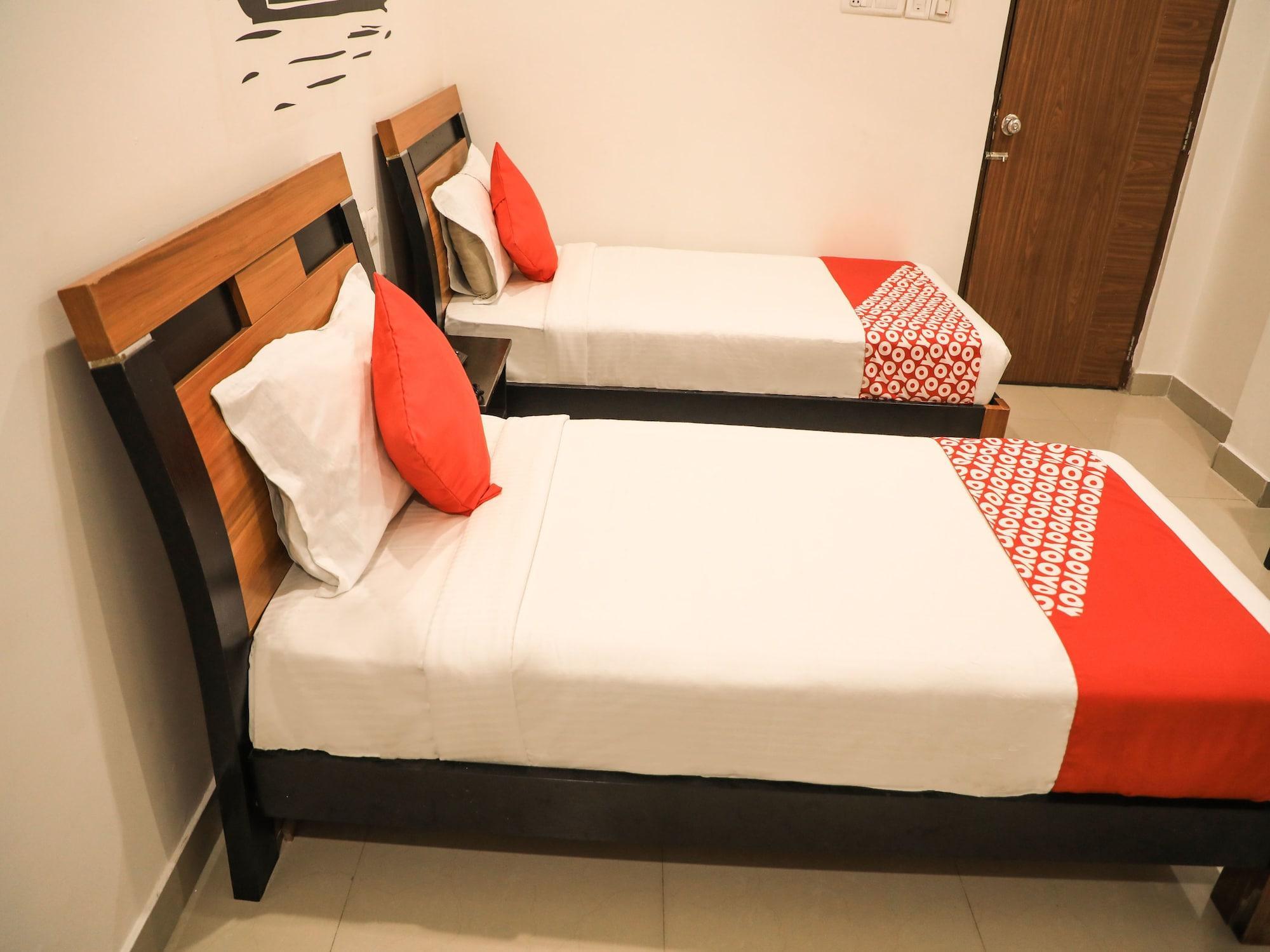 Oyo Flagship 11310 Sri Tulasi Residency Near Birla Mandir 3*
