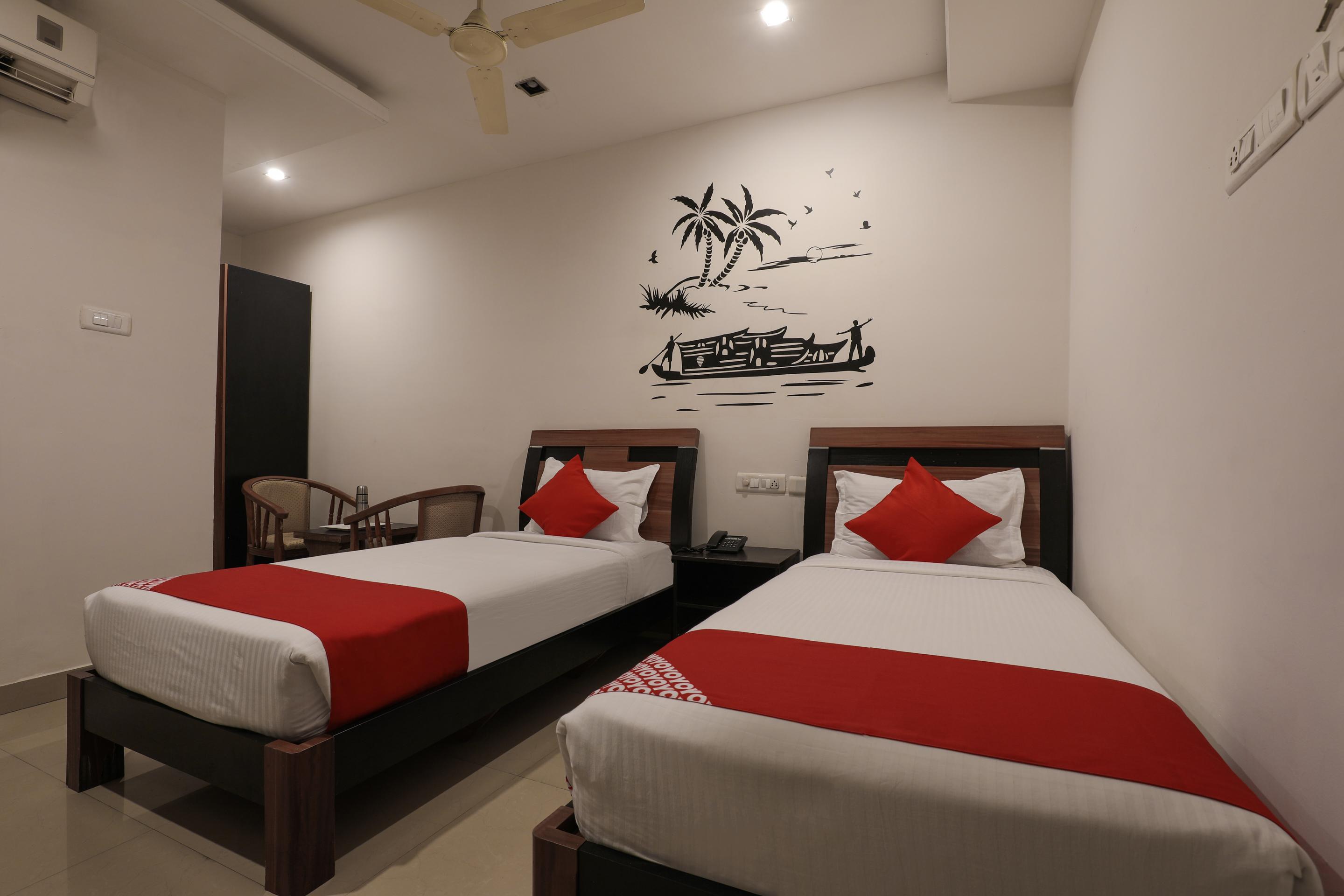 Oyo Flagship 11310 Sri Tulasi Residency Near Birla Mandir