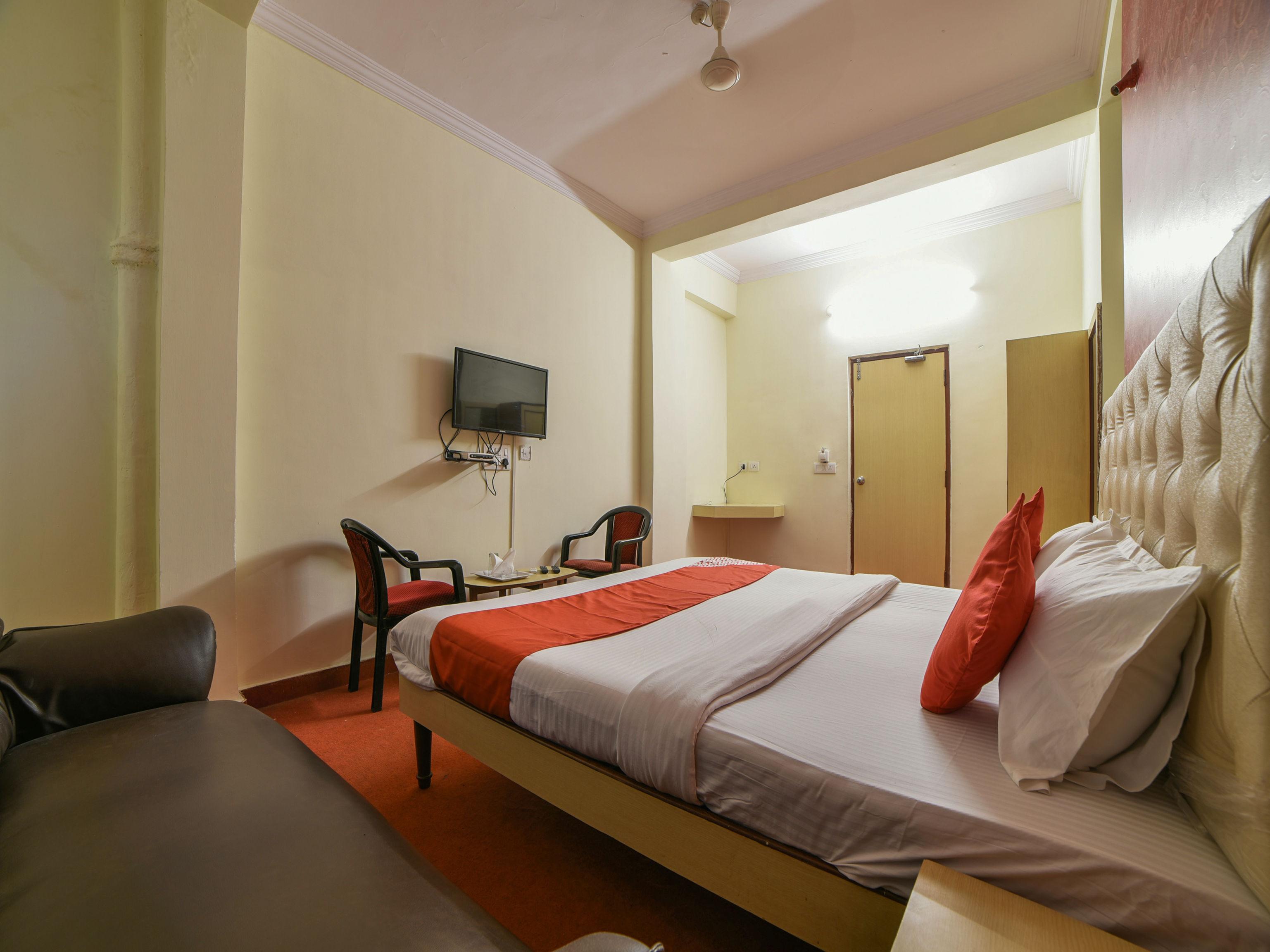 Hotel Oyo 10599 R Residency