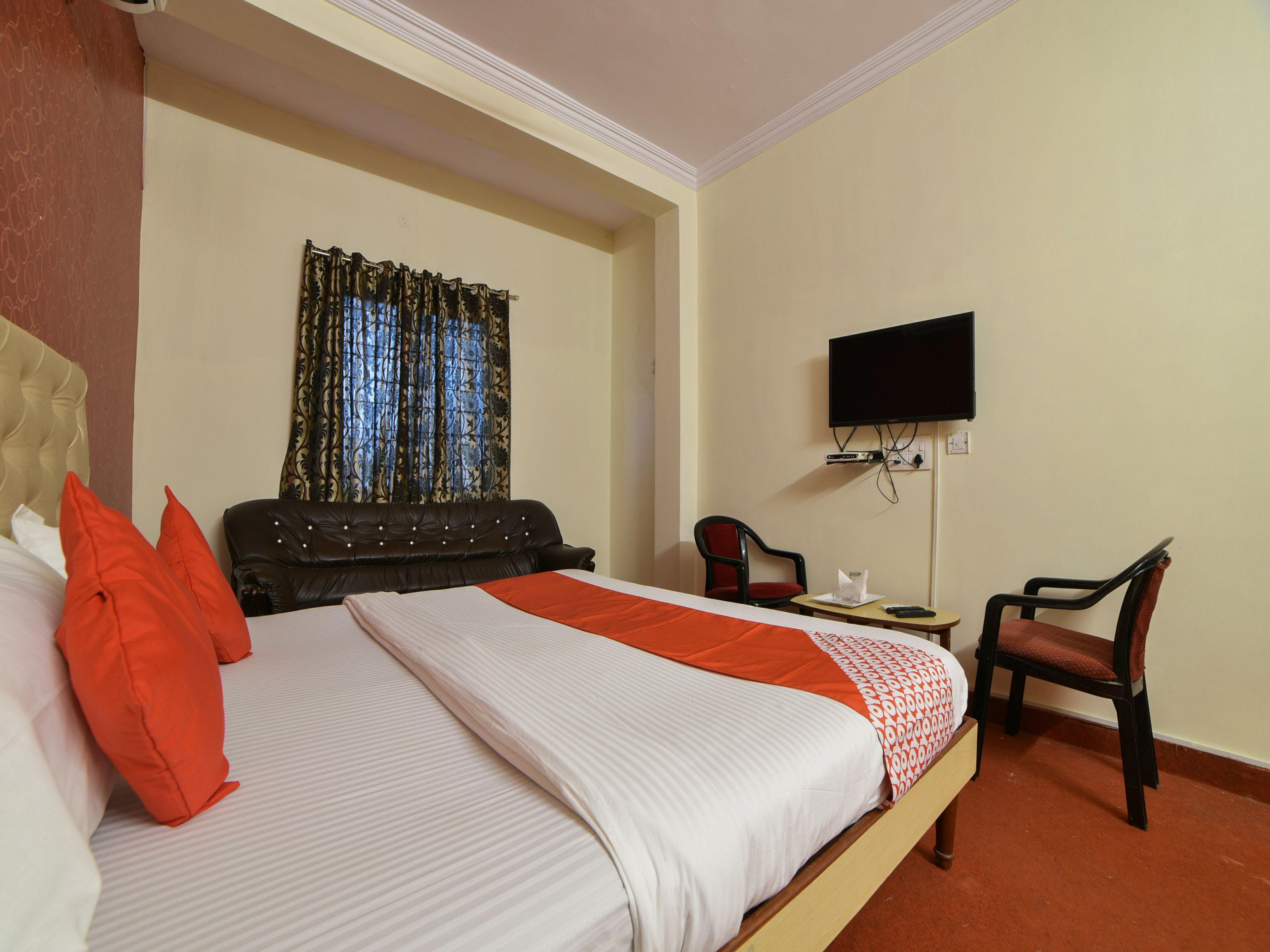 Hotel Oyo 10599 R Residency