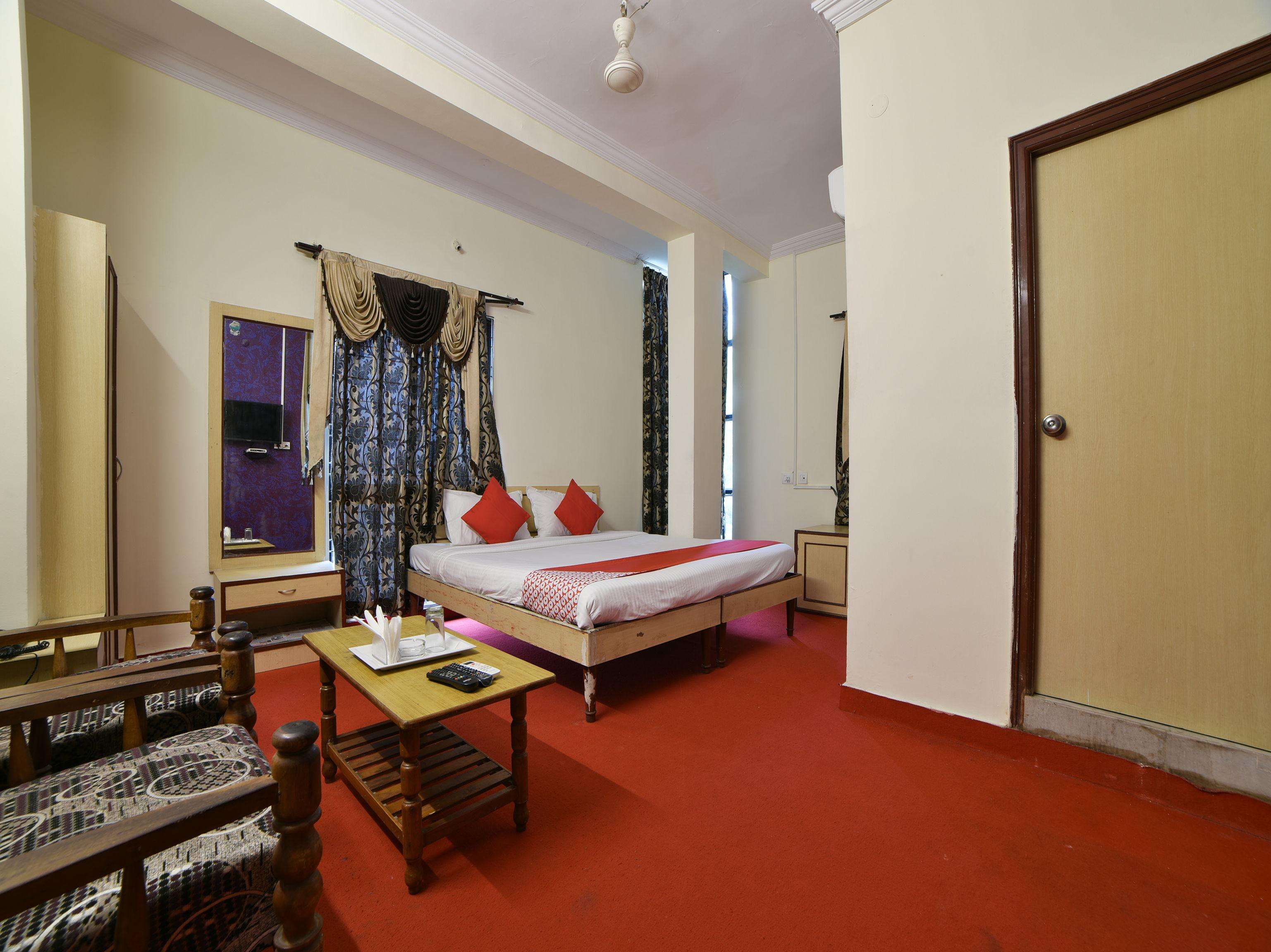 Hotel Oyo 10599 R Residency