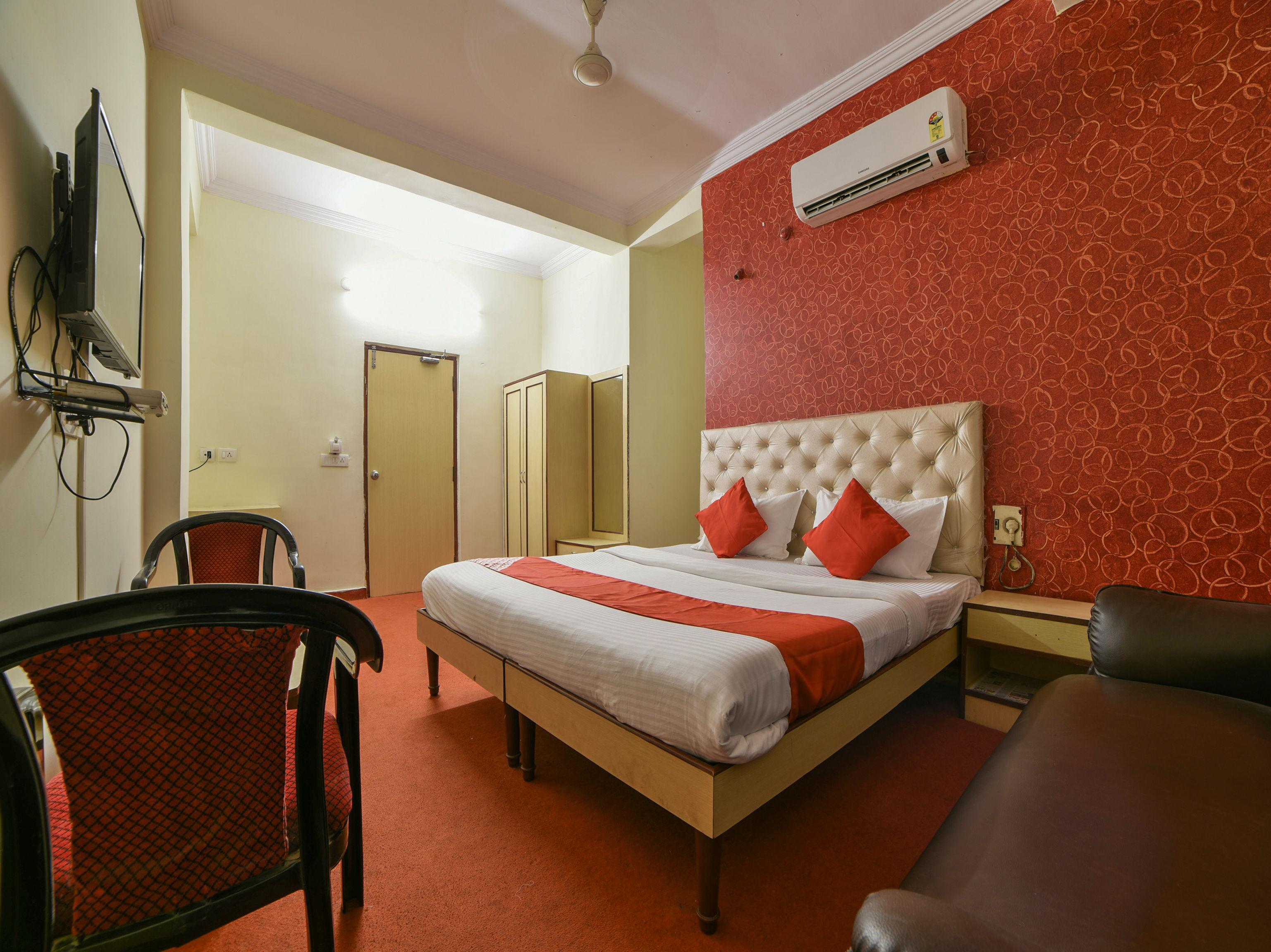Oyo 10599 R Residency 2*