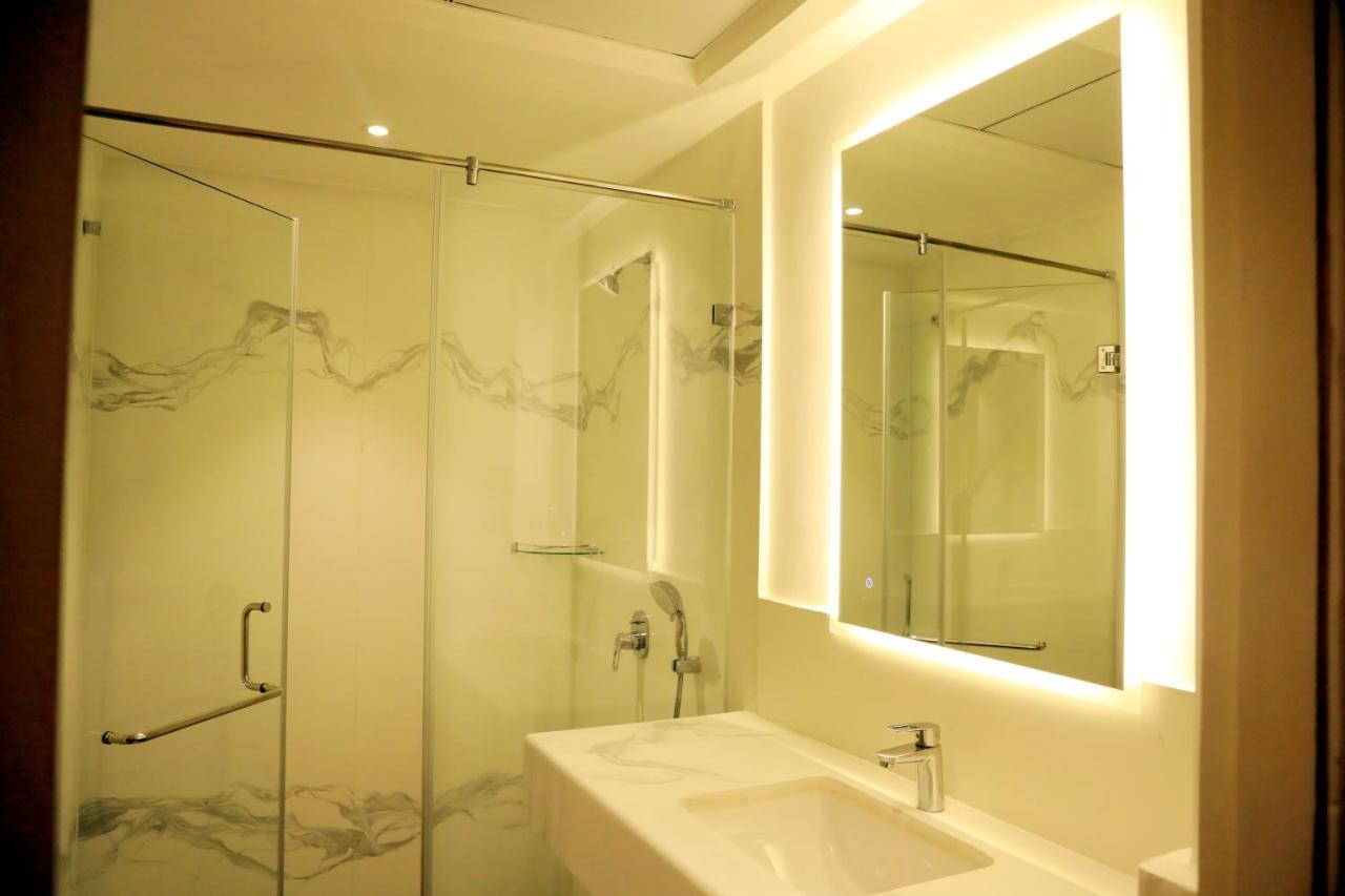 Deccan Serai Grande, Gachibowli, Hyderabad