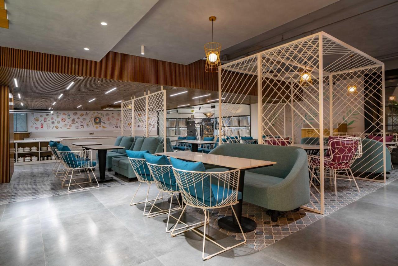 Deccan Serai Grande, Gachibowli, 4* Hyderabad