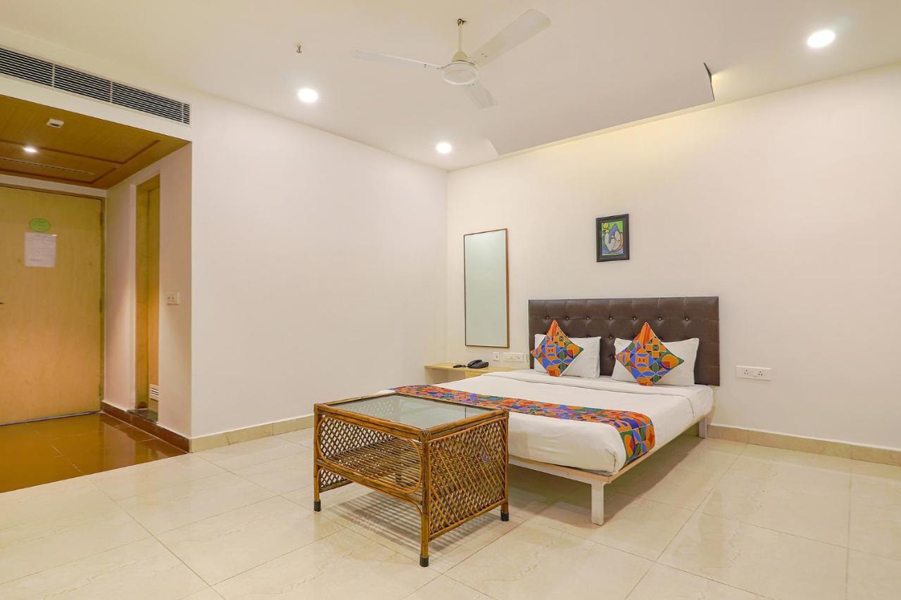 Fabhotel Aamantran & Banquet Halls - Nr Rtc X Roads Metro Station Hotel 3*