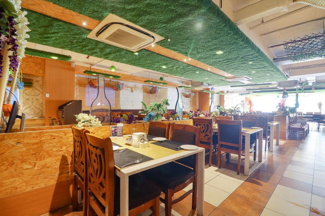 Fabhotel Aamantran & Banquet Halls - Nr Rtc X Roads Metro Station Hotel 3*