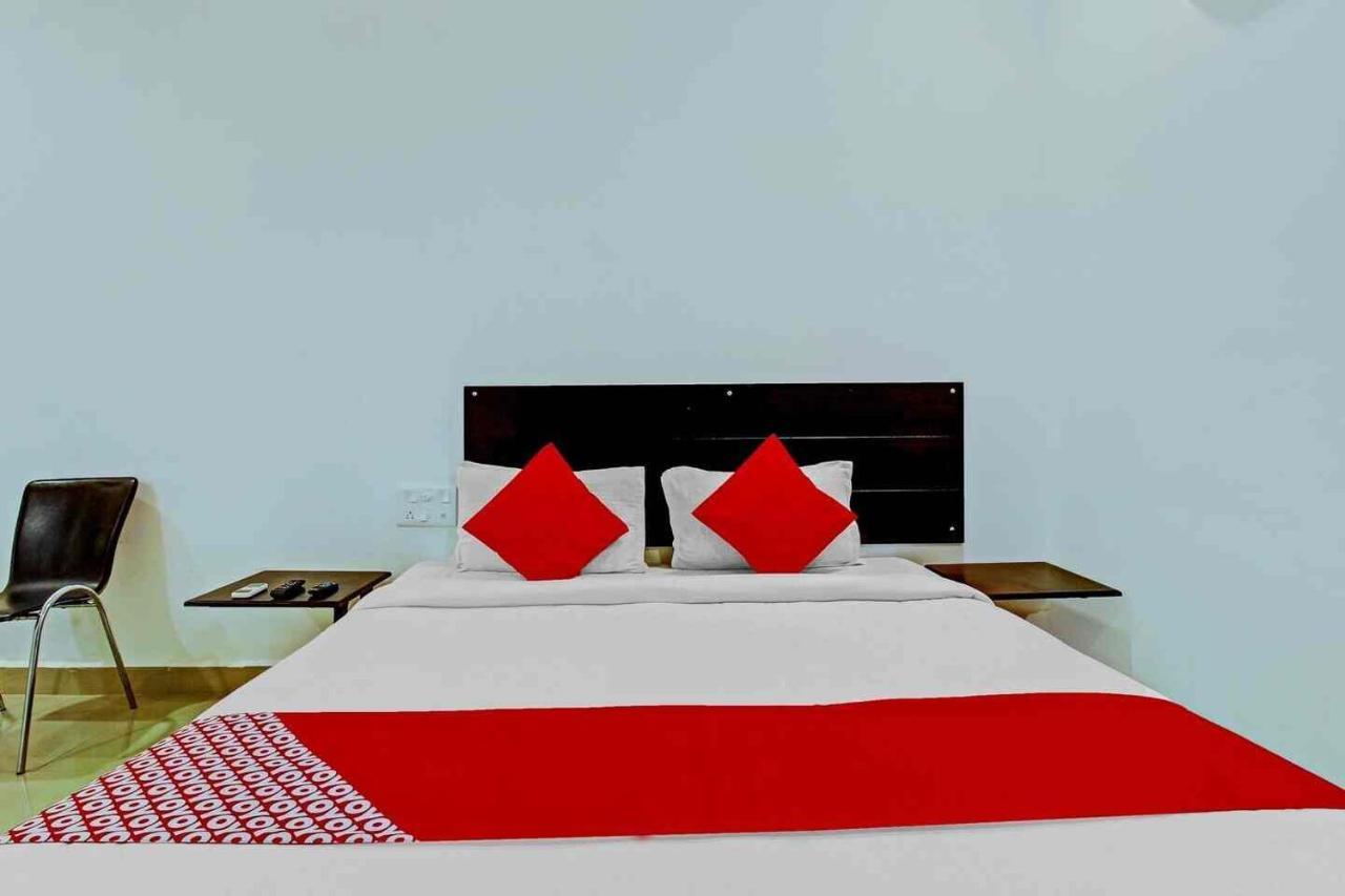 Hotel Oyo 83571 Meredian Grand 3*
