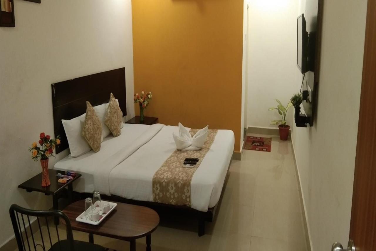 Oyo 83571 Meredian Grand 3* Hyderabad