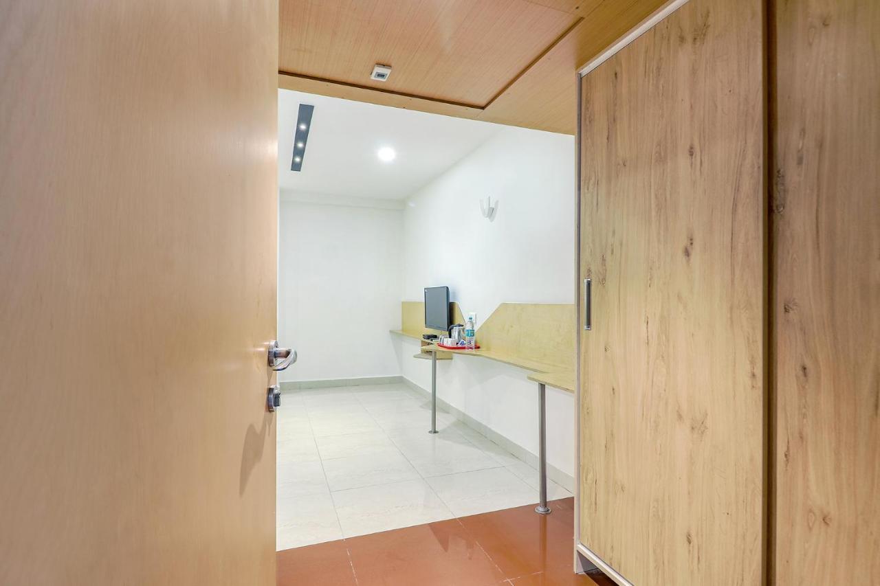 Fabhotel Aamantran & Banquet Halls - Nr Rtc X Roads Metro Station Hotel 3*