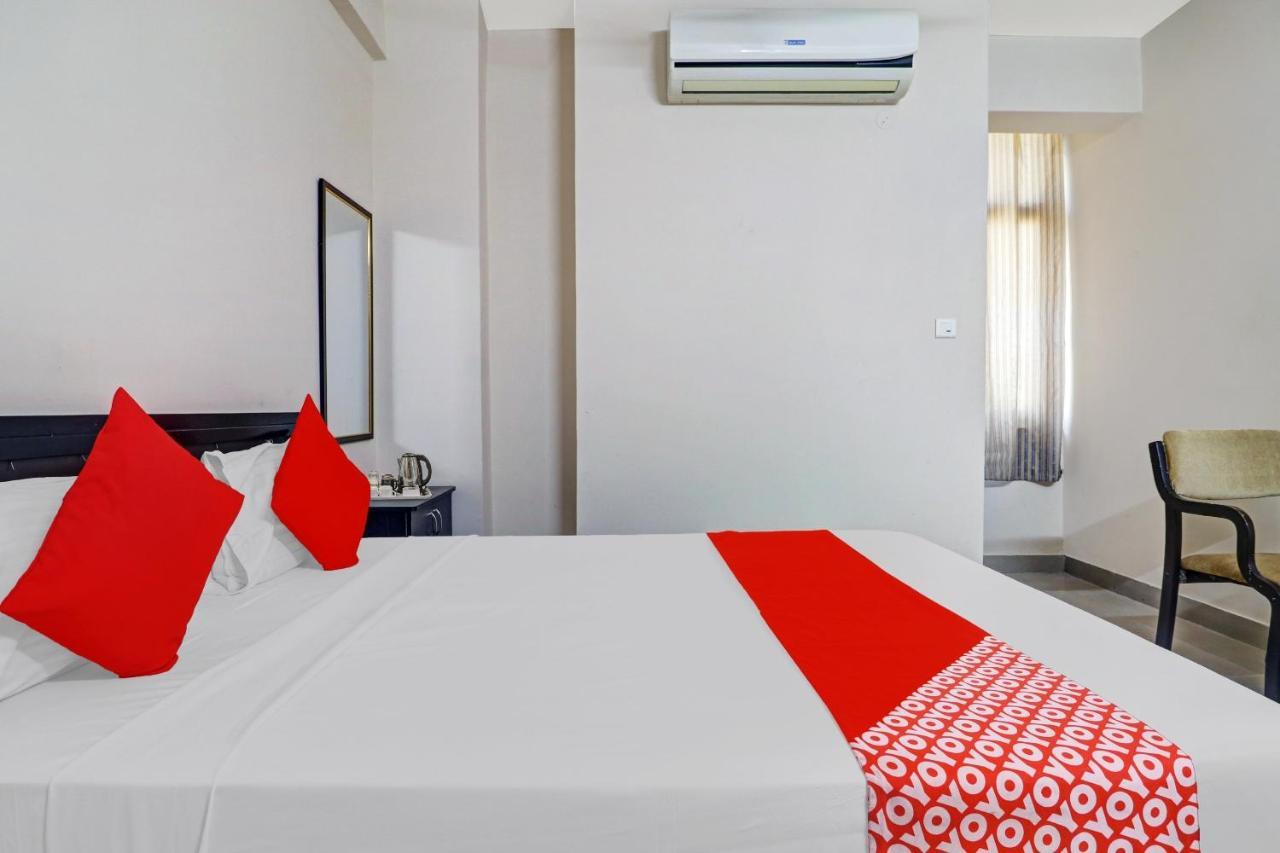 Oyo Flagship 80484g Srinivasa Grand Hotel 3*