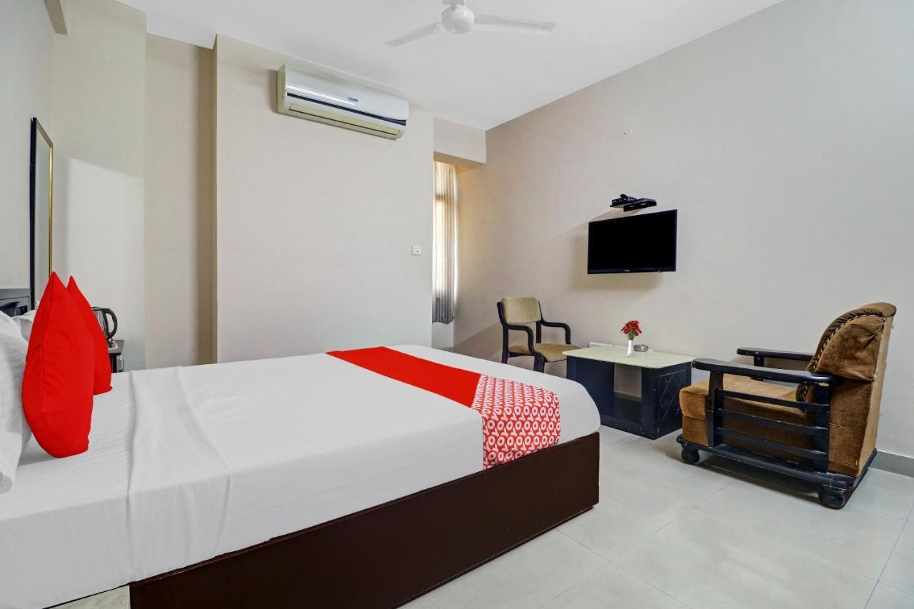 Oyo Flagship 80484g Srinivasa Grand Hotel Hyderabad