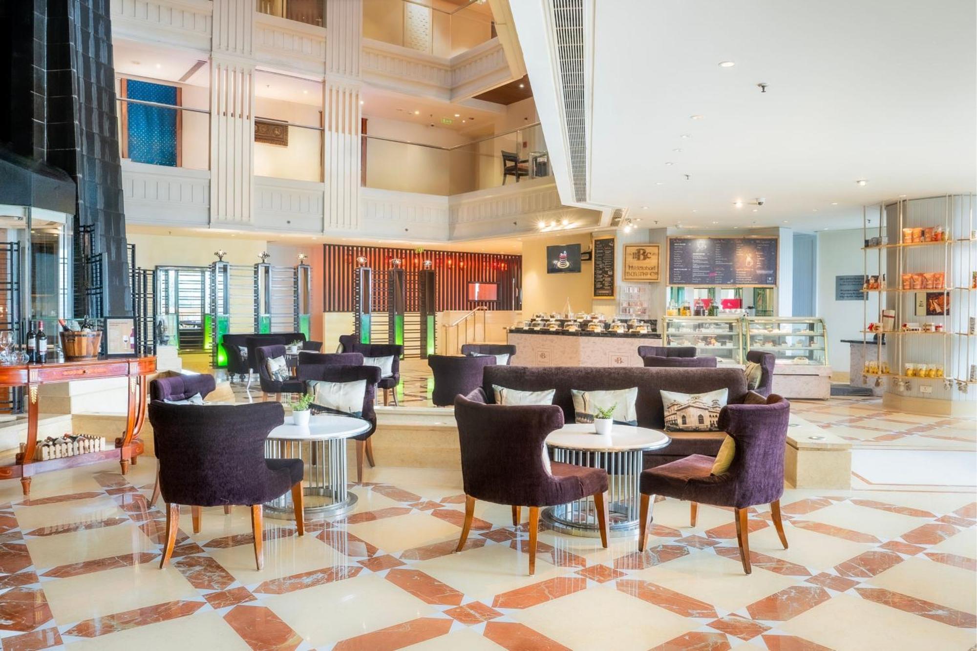 Marriott & Convention Centre Hotel 5*