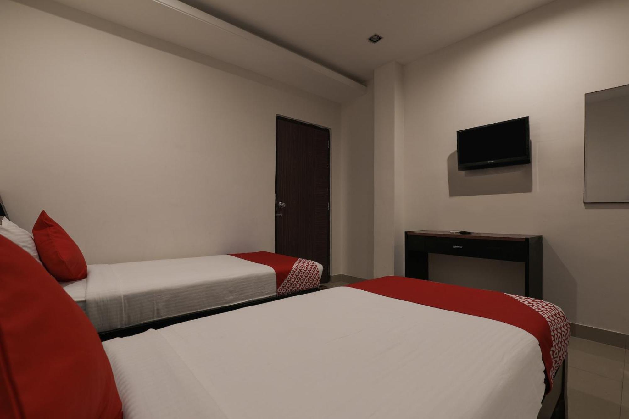 Hotel Oyo Flagship 11310 Sri Tulasi Residency Near Birla Mandir