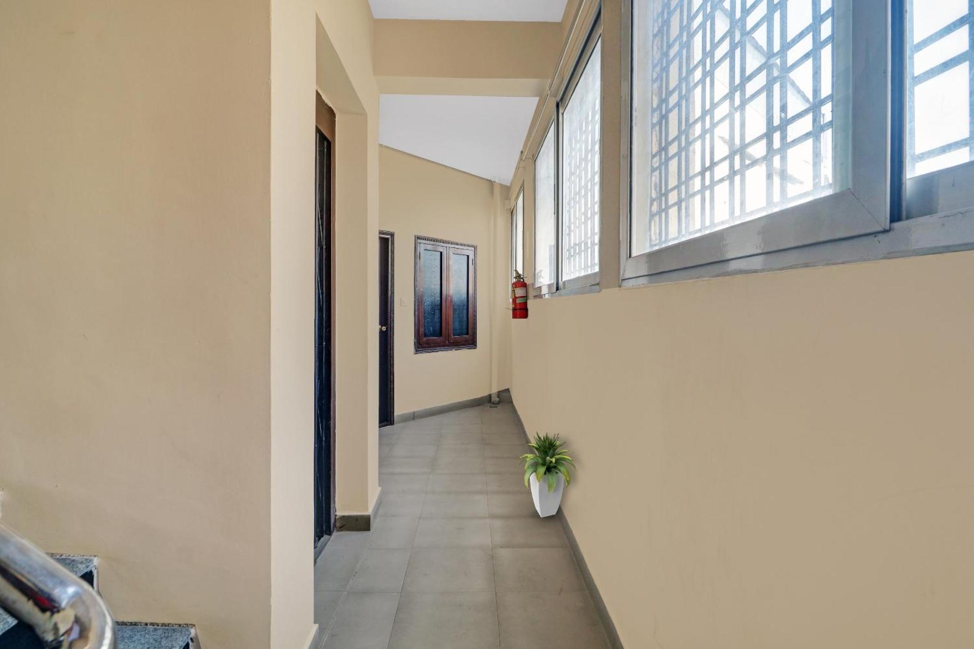 Oyo Flagship 80484g Srinivasa Grand Hotel 3*