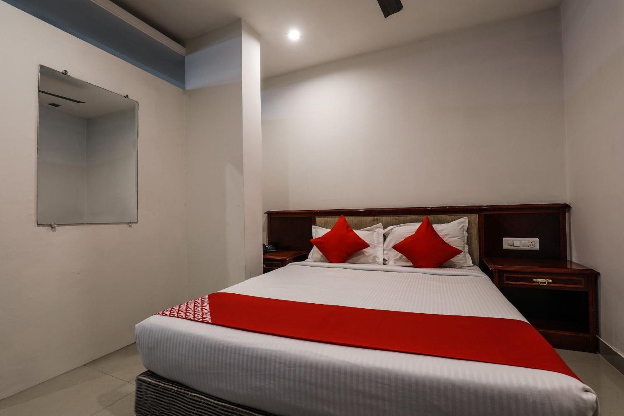 Oyo Flagship 11310 Sri Tulasi Residency Near Birla Mandir Hotel