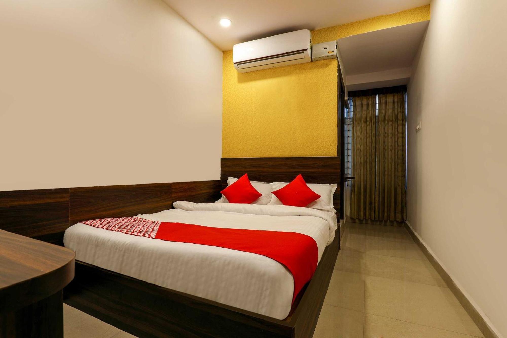O Deccan And Boarding Hotel