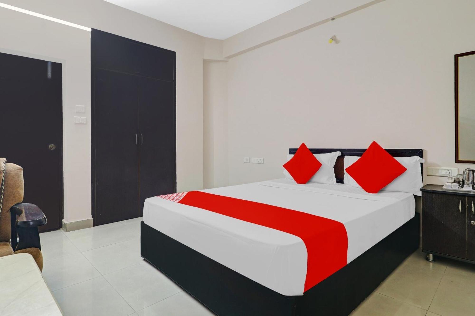 Hotel Oyo Flagship 80484g Srinivasa Grand