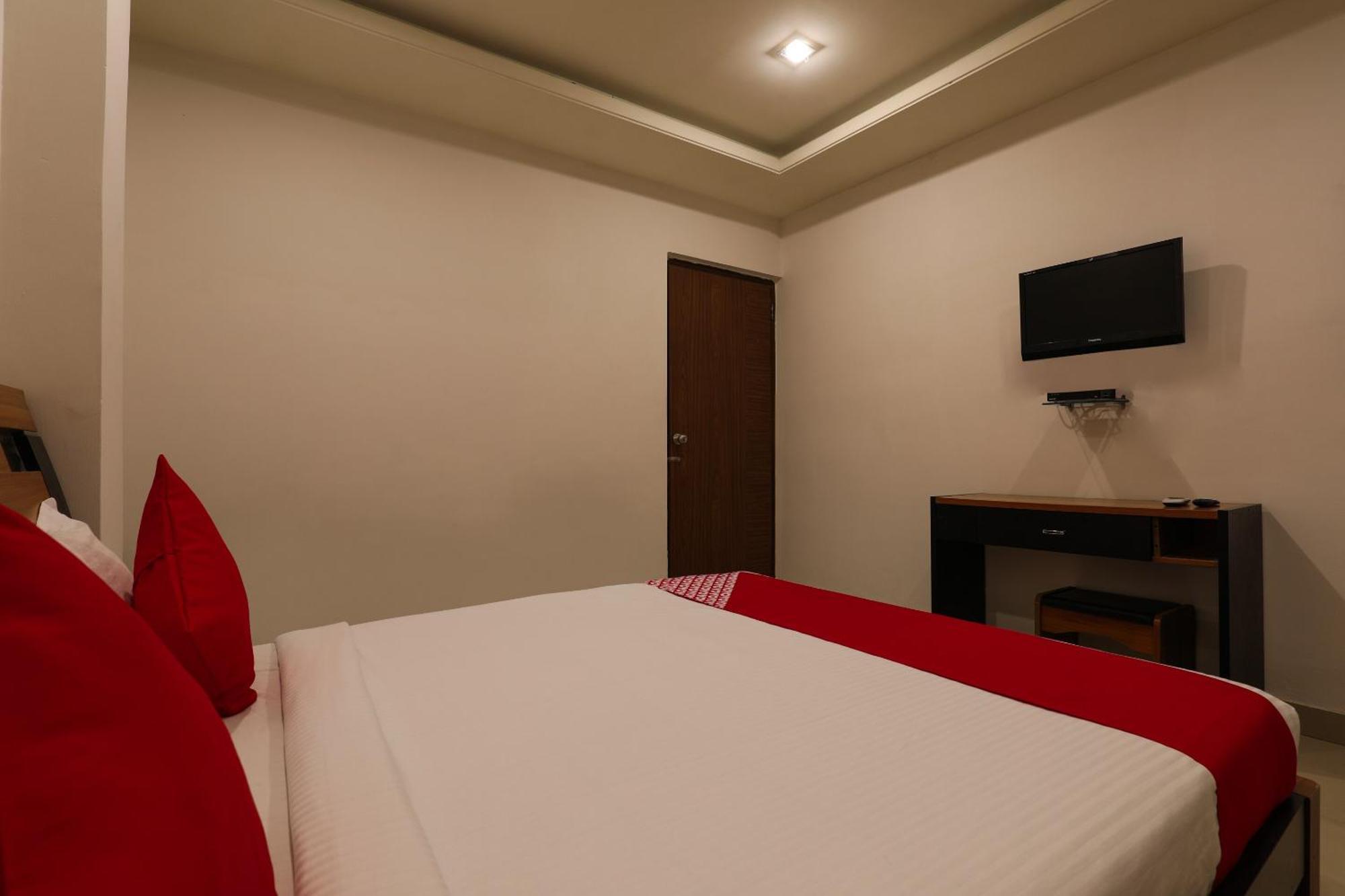 Hotel Oyo Flagship 11310 Sri Tulasi Residency Near Birla Mandir Hyderabad