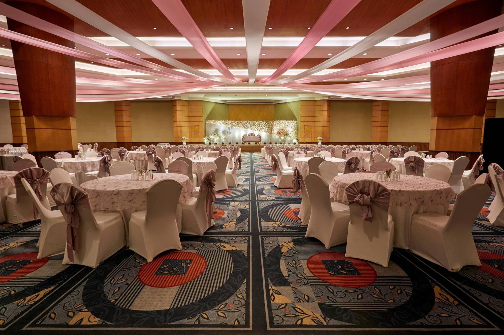 Marriott & Convention Centre 5* Hyderabad