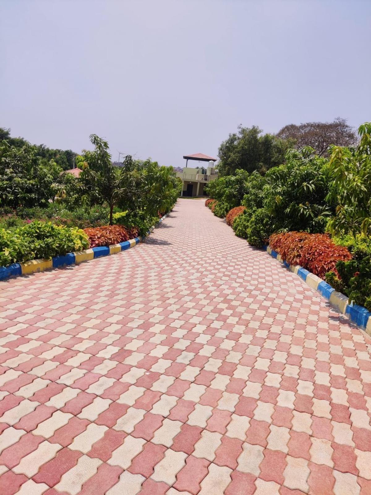 Lakshmi Tanuja Farms Holiday home *