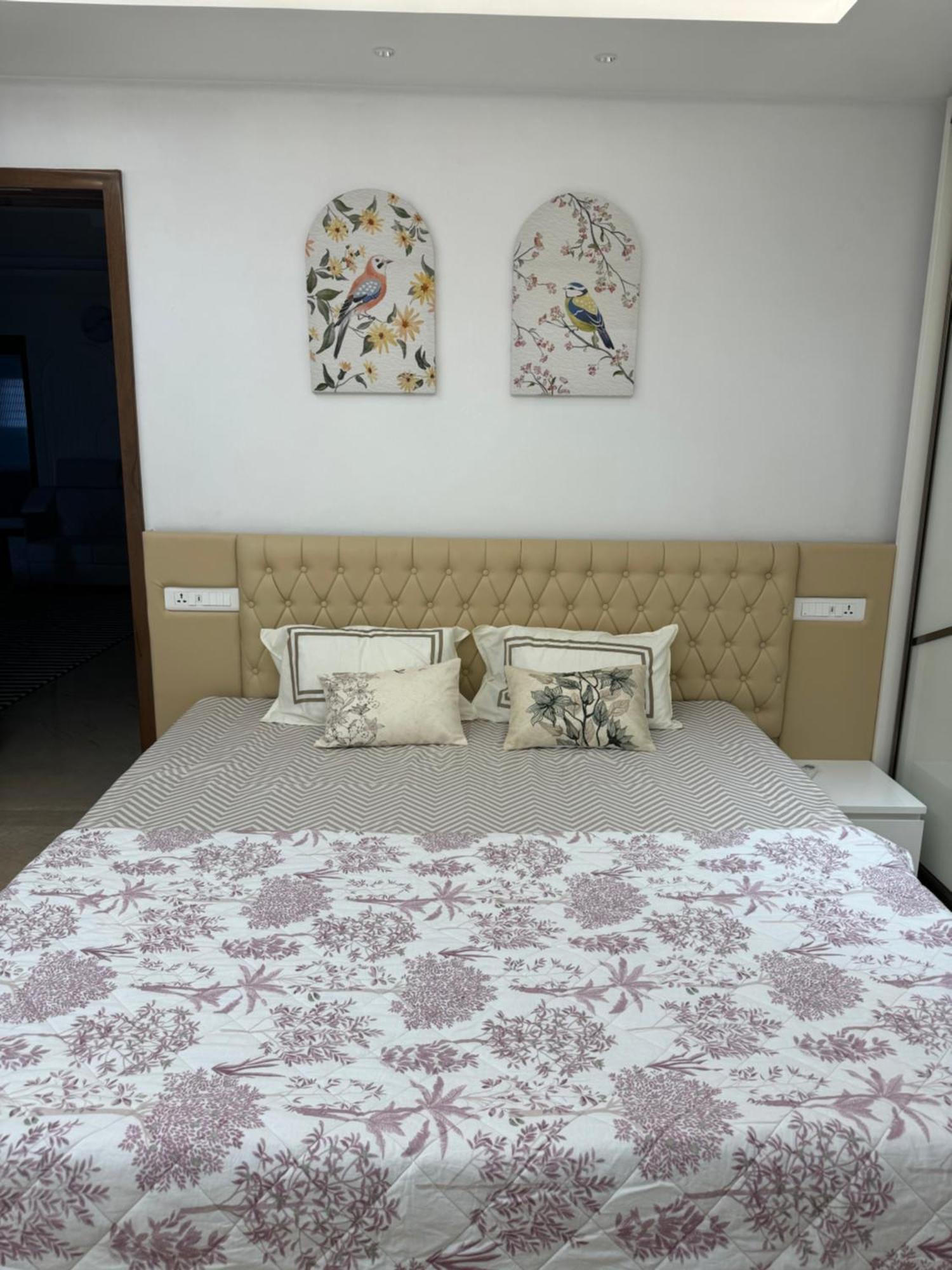 White Teak 3bhk Madhapur Apartment *
