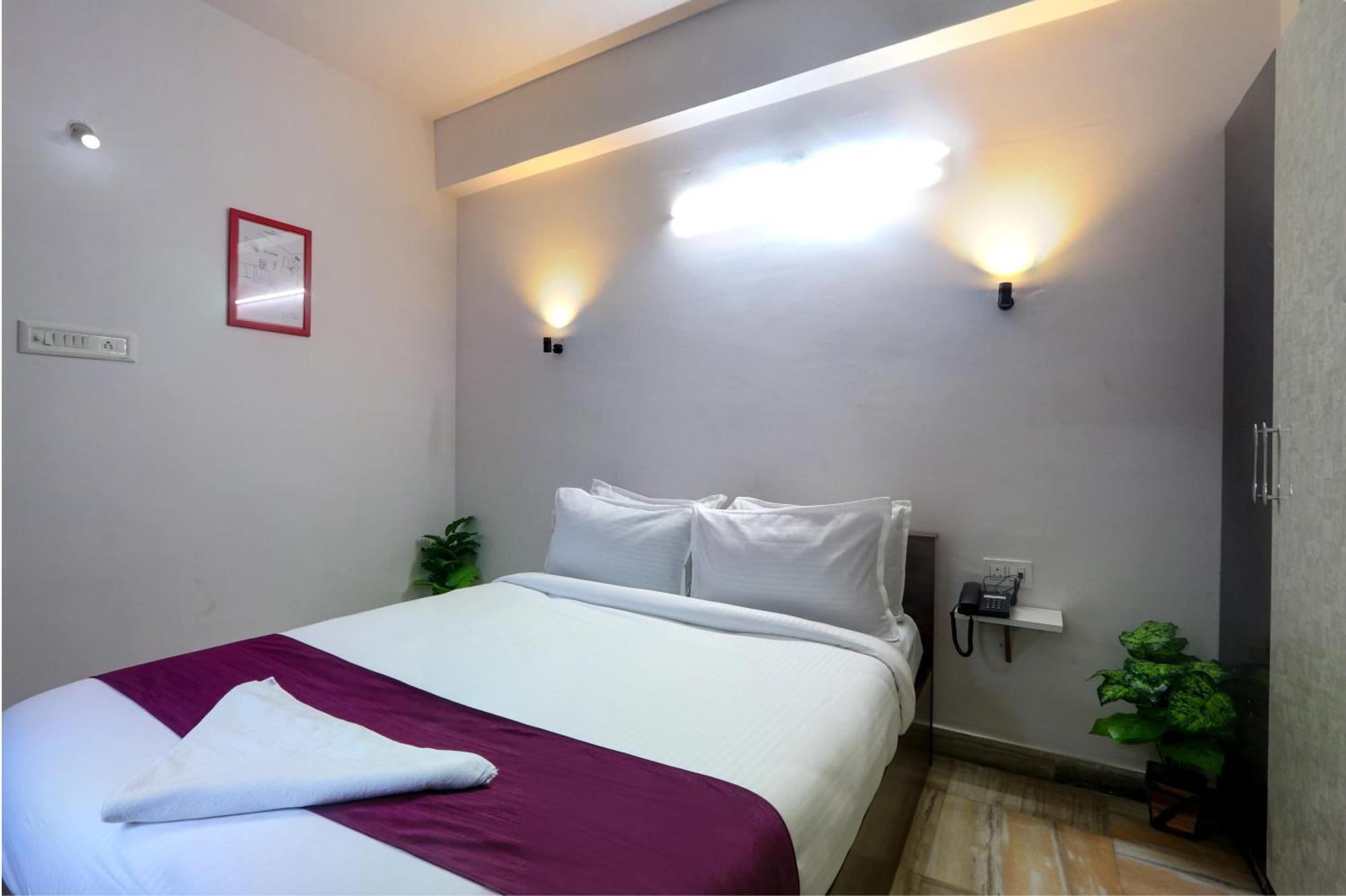 Veeksha Kiara Hospitalities - Rooms, & Near Kukatpally Rd Apartment *