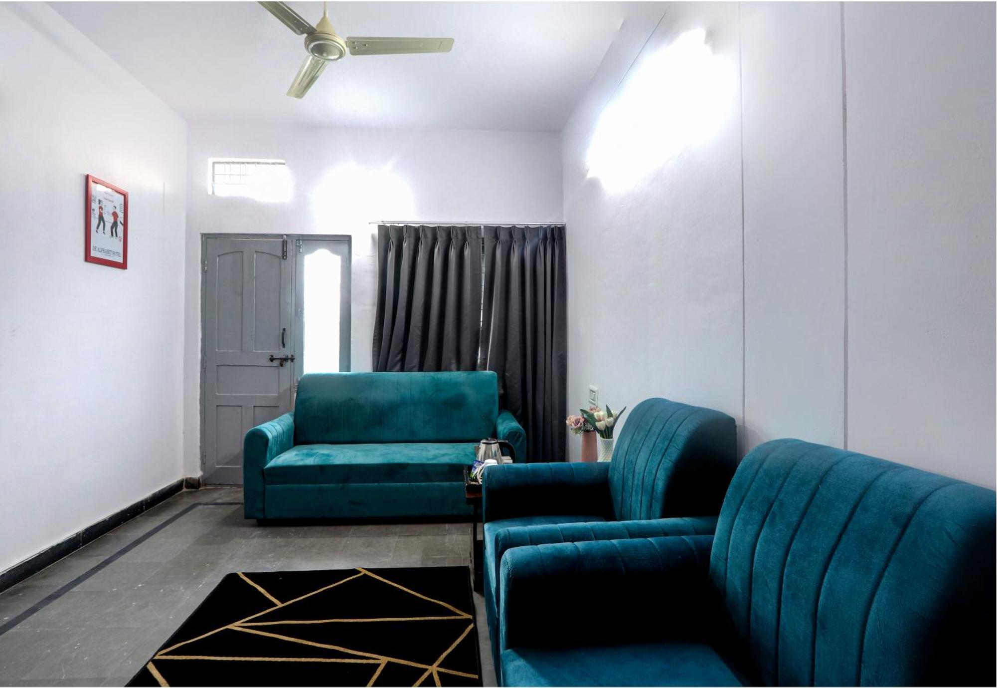 Apartment Veeksha Kiara Hospitalities - Rooms, & Near Kukatpally Rd *