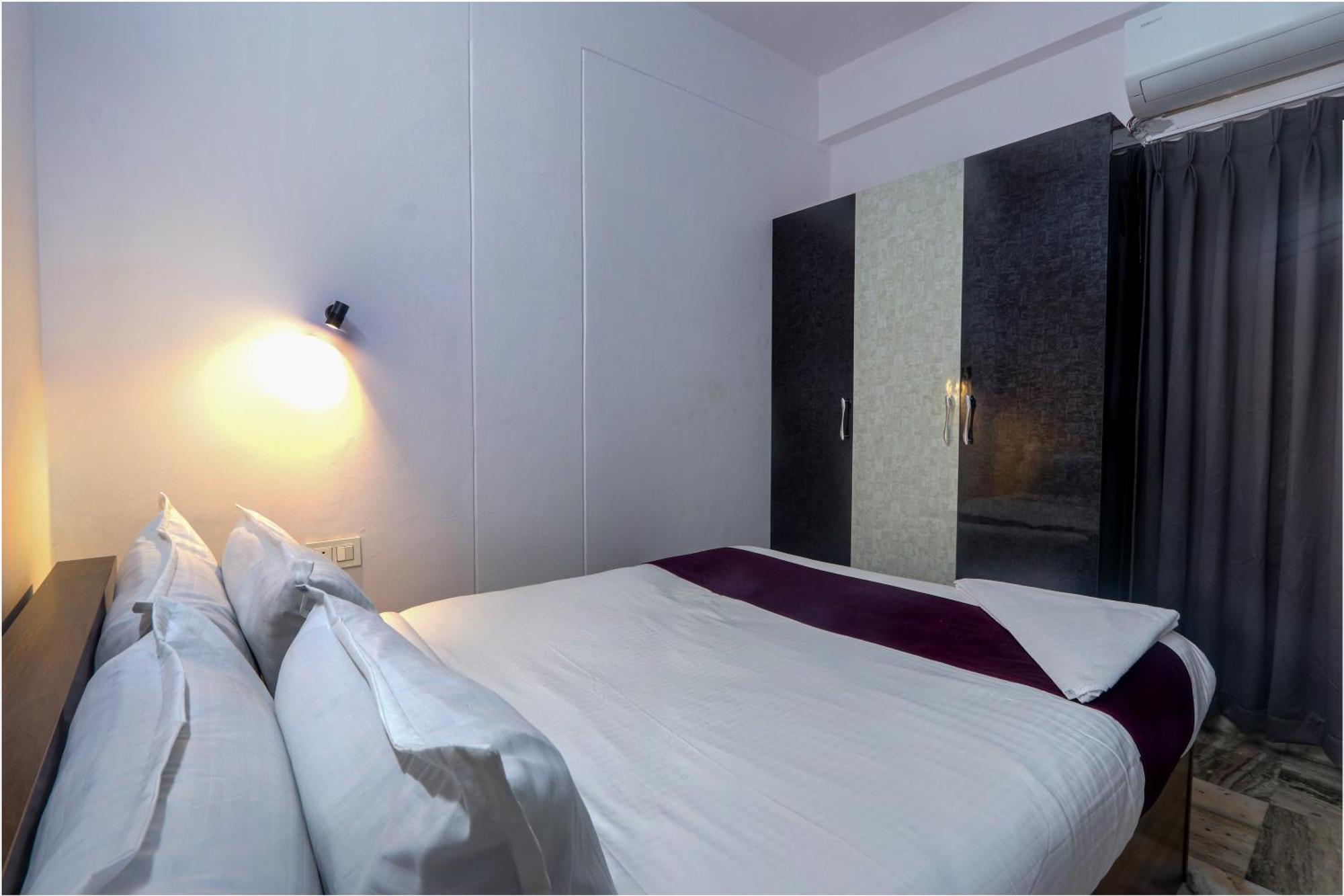 Apartment Veeksha Kiara Hospitalities - Rooms, & Near Kukatpally Rd *