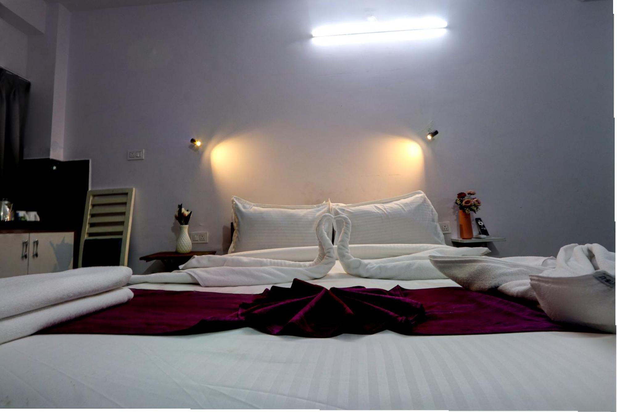 Veeksha Kiara Hospitalities - Rooms, & Near Kukatpally Rd Hyderabad