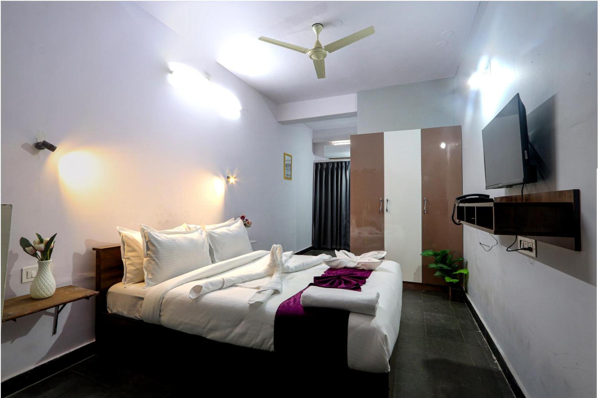 Apartment Veeksha Kiara Hospitalities - Rooms, & Near Kukatpally Rd Hyderabad