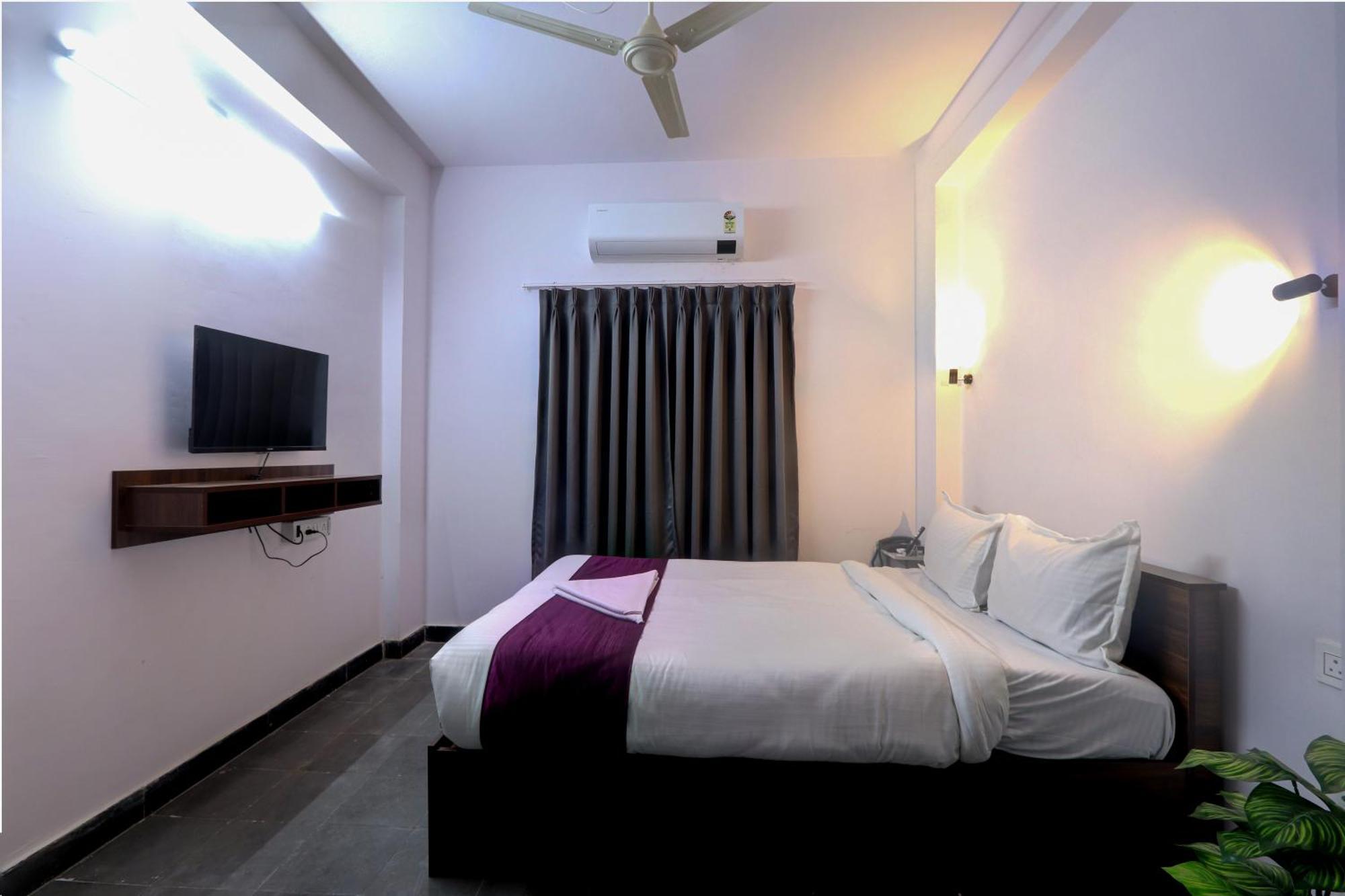 Veeksha Kiara Hospitalities - Rooms, & Near Kukatpally Rd * Hyderabad