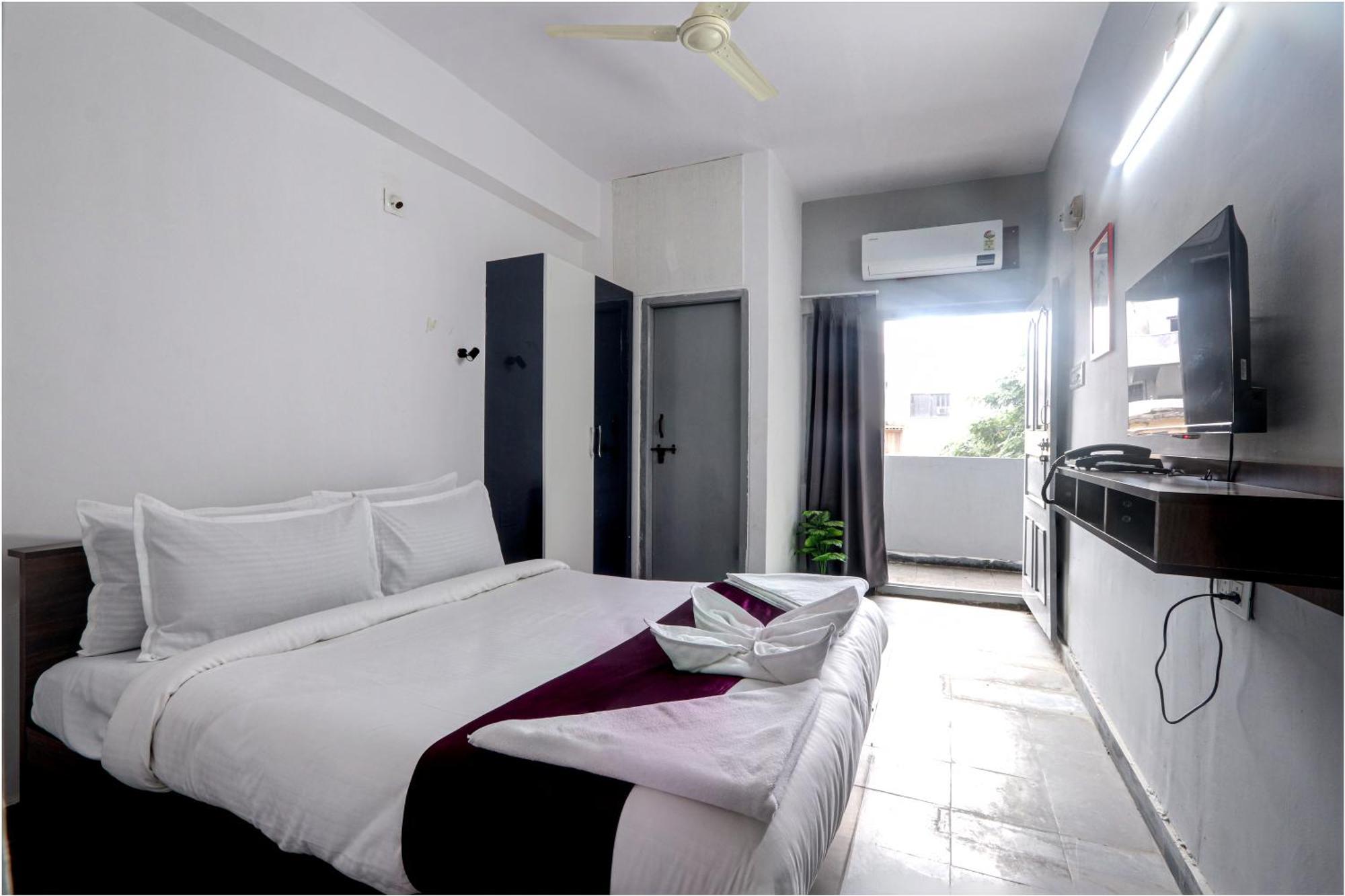 Veeksha Kiara Hospitalities - Rooms, & Near Kukatpally Rd
