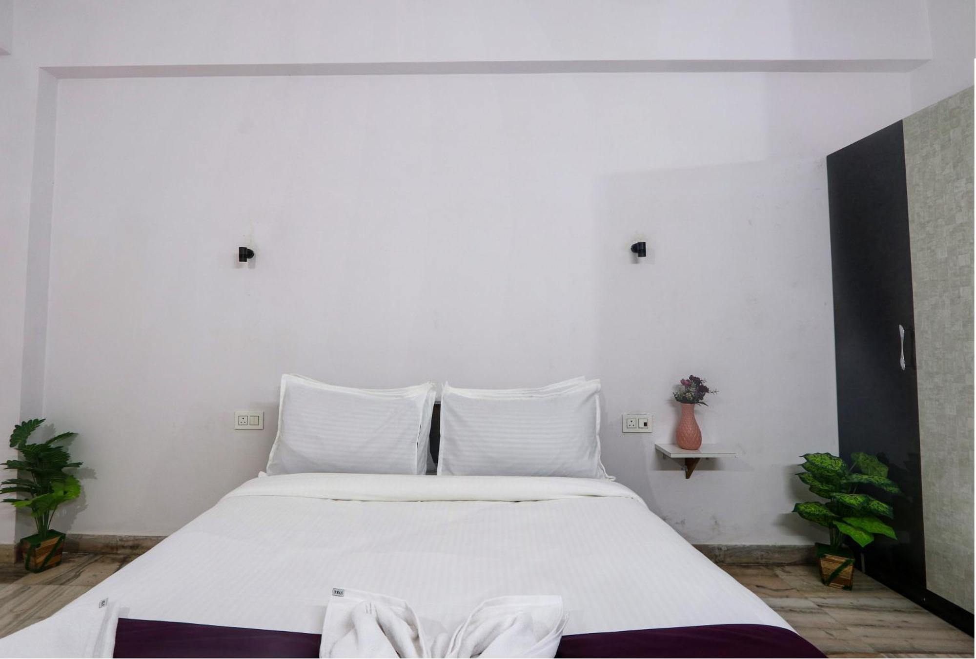 Veeksha Kiara Hospitalities - Rooms, & Near Kukatpally Rd Apartment