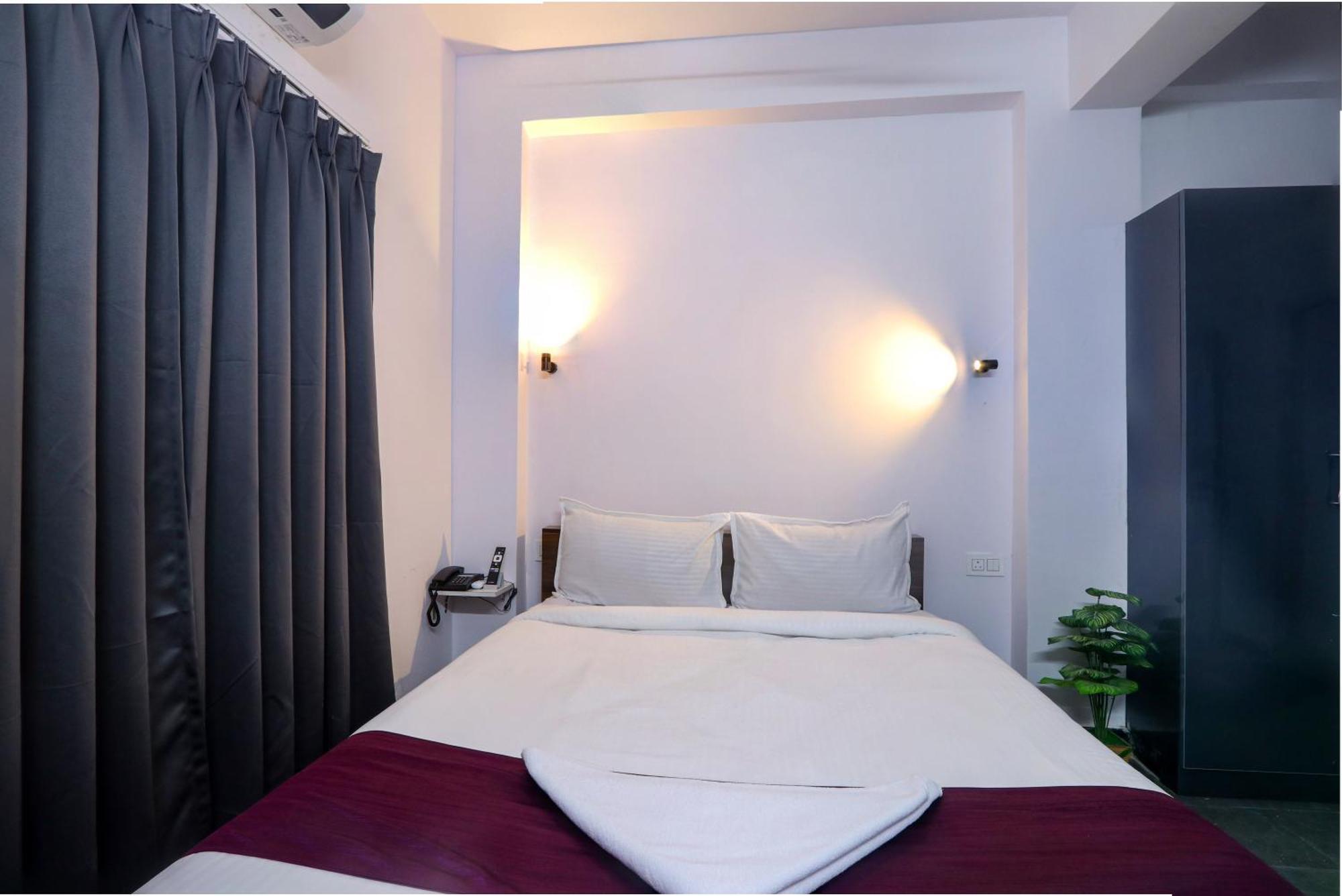 Veeksha Kiara Hospitalities - Rooms, & Near Kukatpally Rd Apartment *