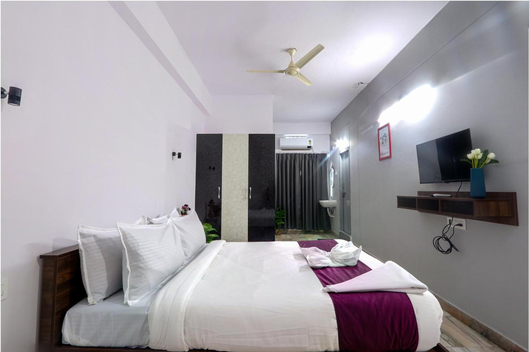Apartment Veeksha Kiara Hospitalities - Rooms, & Near Kukatpally Rd Hyderabad