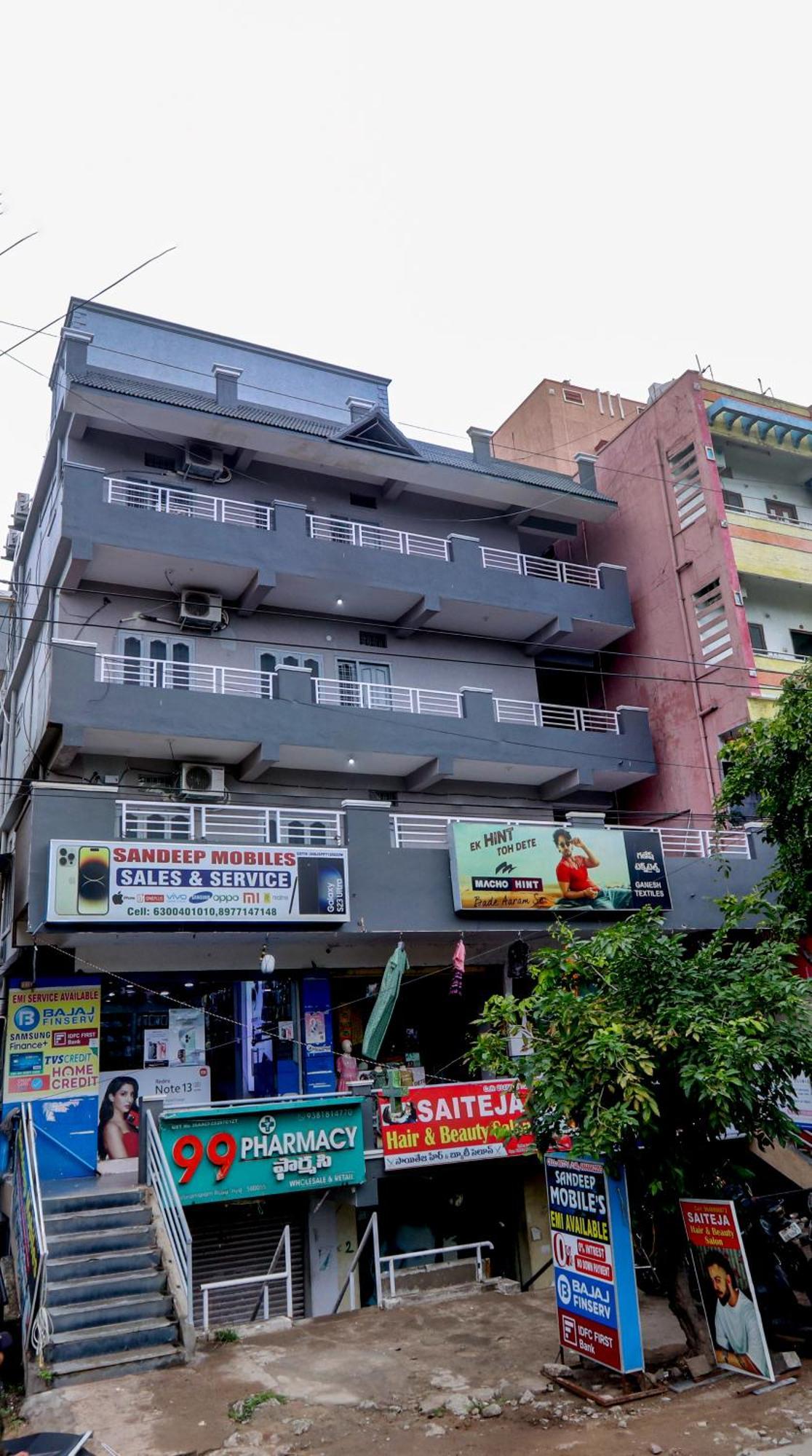 Apartment Veeksha Kiara Hospitalities - Rooms, & Near Kukatpally Rd *
